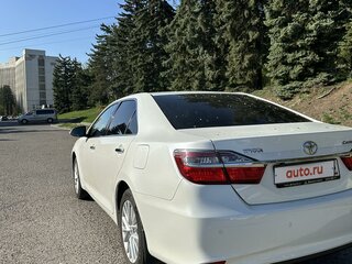 2015 Toyota Camry VII (XV50) Рестайлинг, белый, 2290000 рублей, вид 2