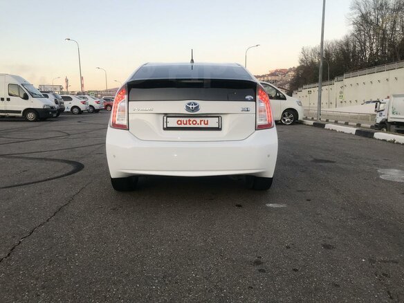 2012 Toyota Prius III Рестайлинг (XW30), белый, 1550000 рублей - вид 2