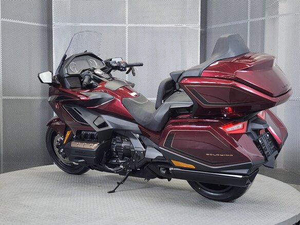 2025 Honda GL 1800 Gold Wing, красный, 3649000 рублей - вид 5