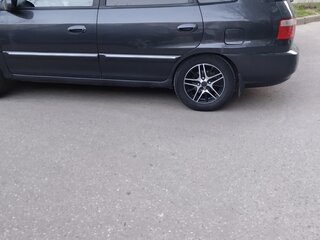 2005 Kia Carens I (RS) Рестайлинг, чёрный, 550000 рублей, вид 4