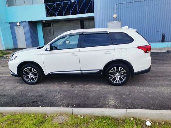 2018 Mitsubishi Outlander III Рестайлинг 2, белый - вид 1
