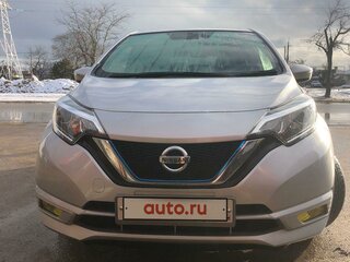 2017 Nissan Note e-Power II Рестайлинг, серебристый, 1350000 рублей, вид 4
