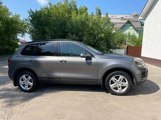 2011 Volkswagen Touareg II, серый, 1900000 рублей, вид 3