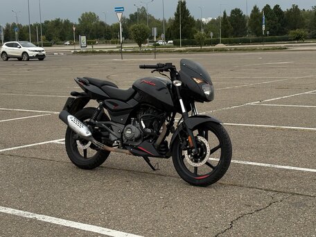 2021 Bajaj Pulsar 180, чёрный, 100000 рублей, вид 1