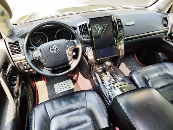 2013 Toyota Land Cruiser 200 Series Рестайлинг 1, чёрный, 4749000 рублей - вид 11