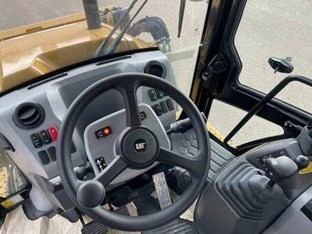 2023 Caterpillar 428, золотистый, 13800000 рублей, вид 5