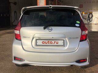 2017 Nissan Note e-Power II Рестайлинг, серебристый, 1350000 рублей, вид 5