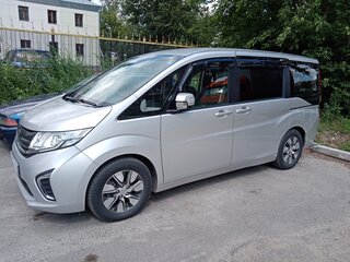 2015 Honda Stepwgn V, серебристый, 1760000 рублей, вид 1