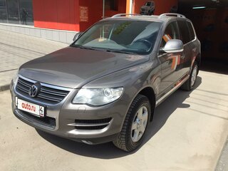 2007 Volkswagen Touareg I Рестайлинг, серый, 799000 рублей, вид 1