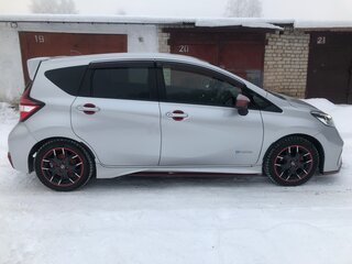 2018 Nissan Note Nismo e-Power II Рестайлинг, серебристый, 1100000 рублей, вид 3