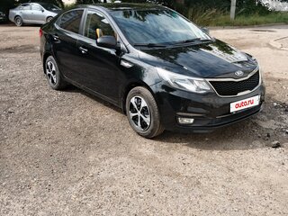 2015 Kia Rio III Рестайлинг, чёрный, 850000 рублей, вид 2