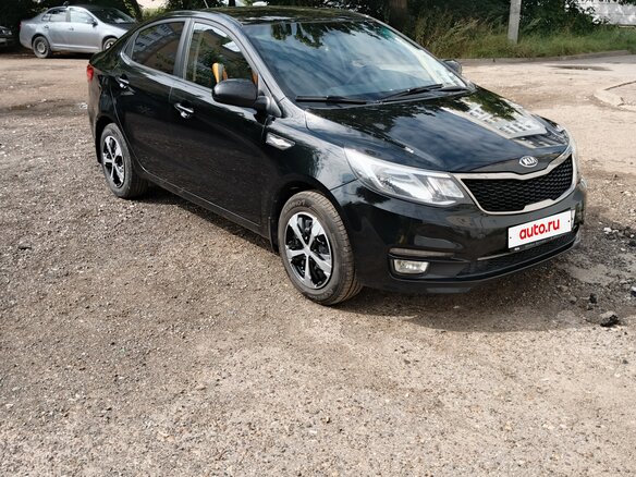 2015 Kia Rio III Рестайлинг, чёрный, 850000 рублей - вид 1