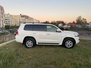 2016 Toyota Land Cruiser 200 Series Рестайлинг 2, белый, 6000000 рублей, вид 5