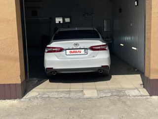 2019 Toyota Camry VIII (XV70), белый, 4230000 рублей, вид 4