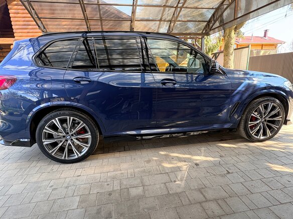 2021 BMW X5 40i IV (G05/G18), синий, 7700000 рублей - вид 7