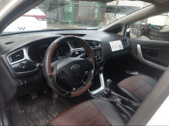 2015 Kia Ceed II Рестайлинг, белый, 1100000 рублей - вид 4