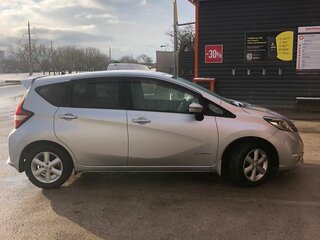 2017 Nissan Note e-Power II Рестайлинг, серебристый, 1350000 рублей, вид 3