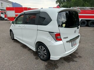 2014 Honda Freed I Рестайлинг, белый, 1550000 рублей, вид 5
