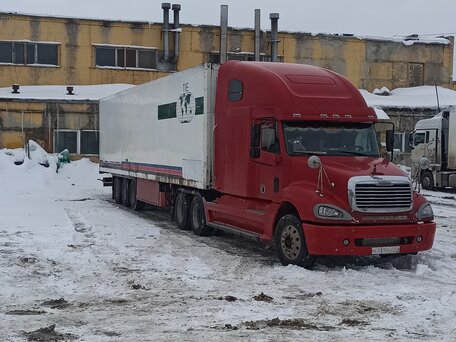 2003 Freightliner Columbia, красный, 2000000 рублей, вид 5
