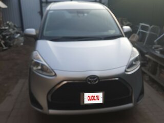 2019 Toyota Sienta II Рестайлинг, серебристый, 1200000 рублей, вид 1