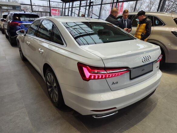 2022 Audi A6 45 TFSI V (C8), белый, 7500000 рублей - вид 1