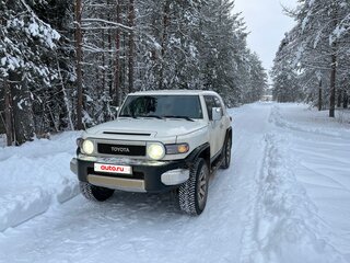2014 Toyota FJ Cruiser, белый, 3990000 рублей, вид 1