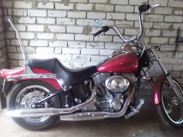 2004 Harley-Davidson Softail Standard, красный, 700000 рублей