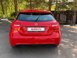 2014 Mercedes-Benz A-Класс 180 III (W176), красный, 1350000 рублей, вид 4