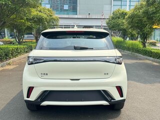2026 BYD Dolphin 44.9 kWh I, бежевый, 1479999 рублей, вид 5