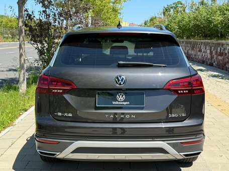2022 Volkswagen Tayron I, чёрный, 1970000 рублей, вид 5