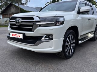 2018 Toyota Land Cruiser 200 Series Рестайлинг 2, белый, 8099000 рублей, вид 1