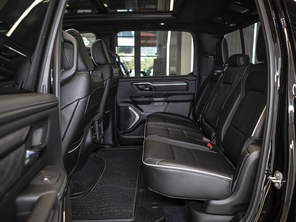 2026 Ram 1500 Crew Cab V Рестайлинг, чёрный - вид 17