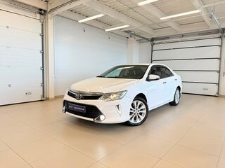 2016 Toyota Camry VII (XV50) Рестайлинг, белый, 2449900 рублей, вид 1