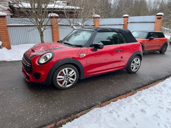 2020 Mini Cabrio JCW John Cooper Works III Рестайлинг, красный, 4000000 рублей - вид 5