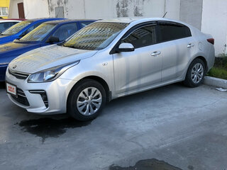 2017 Kia Rio IV, серебристый, 1000000 рублей, вид 1