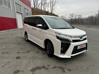 2019 Toyota Voxy III (R80) Рестайлинг, белый, 2500000 рублей, вид 1
