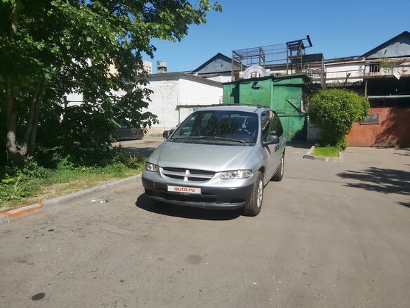 2000 Dodge Caravan III, серебристый, 400000 рублей