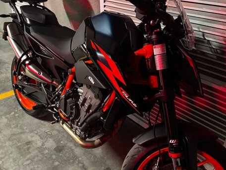 2023 KTM 890 Duke R, синий, 1260000 рублей, вид 1