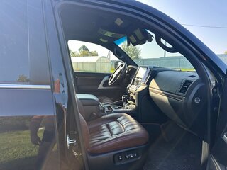 2019 Toyota Land Cruiser 200 Series Рестайлинг 2, чёрный, 6999999 рублей, вид 5