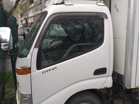 2001 Toyota Dyna, белый, 1000000 рублей - вид 3
