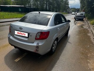2009 Kia Rio II Рестайлинг, серебристый, 550000 рублей, вид 3