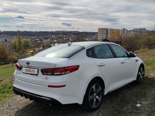 2019 Kia Optima IV Рестайлинг, белый, 2400000 рублей, вид 4