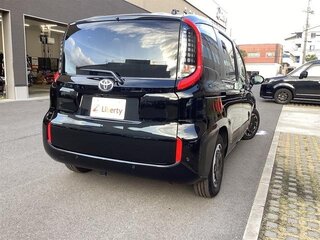 2025 Toyota Sienta III, чёрный, 1300217 рублей, вид 4