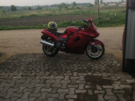 2000 Kawasaki ZZR 1100, красный, 254715 рублей, вид 4