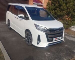 2019 Toyota Noah III (R80) Рестайлинг, белый, 2850000 рублей, вид 2