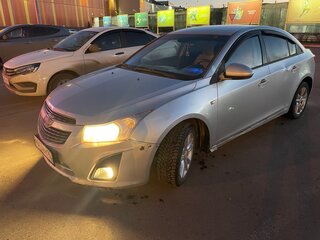 2013 Chevrolet Cruze I Рестайлинг, серебристый, 600000 рублей, вид 1