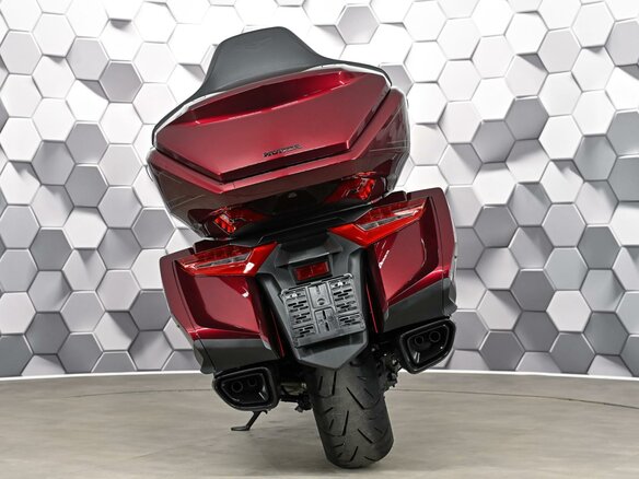 2025 Honda GL 1800 Gold Wing, красный - вид 5