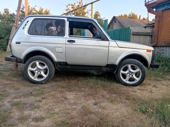 1996 Lada (ВАЗ) 2121 (4x4) I Рестайлинг, белый, 350000 рублей - вид 1