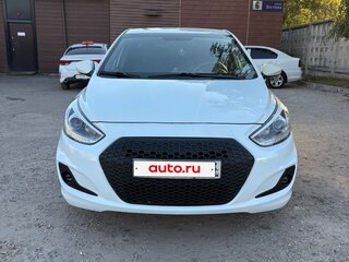 2013 Hyundai Solaris I, белый, 850000 рублей, вид 2