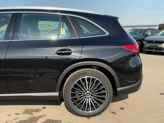 2025 Mercedes-Benz GLC 300 II (X254), чёрный, 8800000 рублей, вид 4
